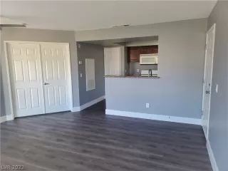 Photo #3: 2403465 Listing