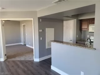 Photo #6: 2403465 Listing