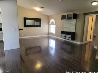 Photo #3: 2403487 Listing 