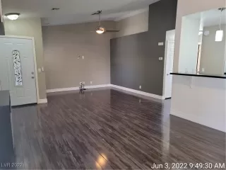 Photo #5: 2403487 Listing 