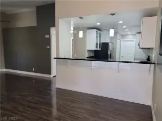 Photo #6: 2403487 Listing 