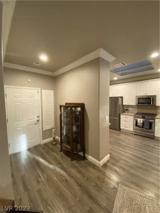 Photo #3: 2403489 Listing 