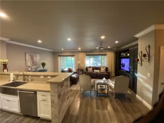 Photo #4: 2403489 Listing 