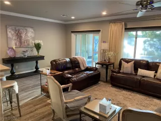 Photo #5: 2403489 Listing 