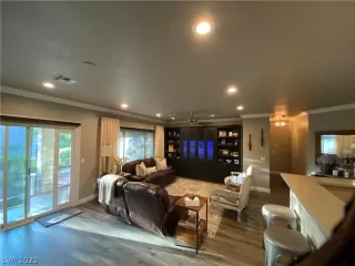 Photo #6: 2403489 Listing 