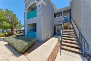 Photo #3: 2403490 Listing