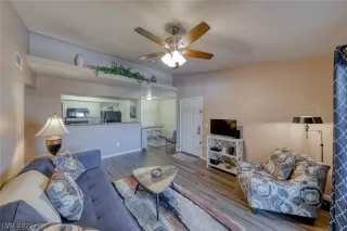 Photo #5: 2403490 Listing