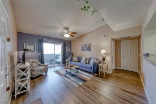 Photo #6: 2403490 Listing