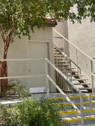 Photo #2: 2403516 Listing 