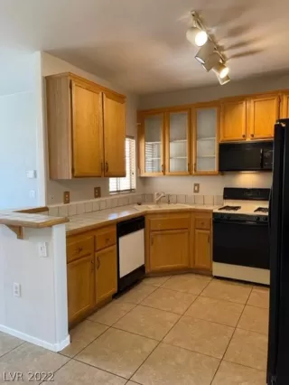 Photo #4: 2403516 Listing 