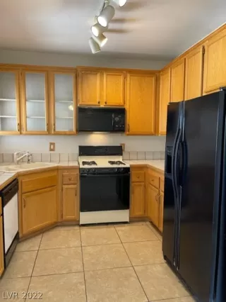 Photo #6: 2403516 Listing 