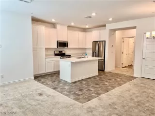 Photo #2: 2403523 Listing 