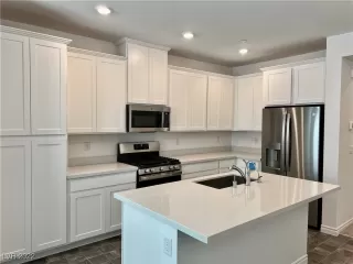 Photo #5: 2403523 Listing 