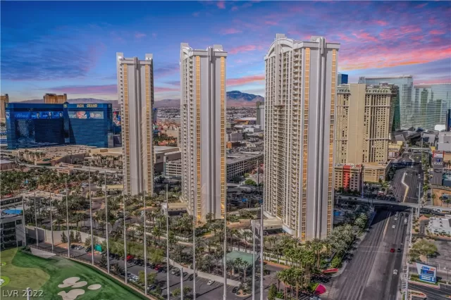 MLS: 2403536 Condo For Sale