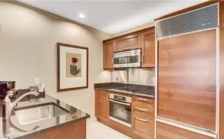 Photo #2: 2403536 Listing 