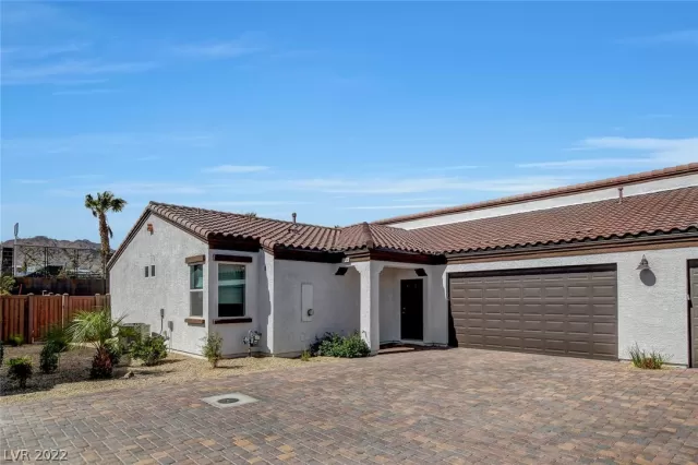 MLS: 2403543 Condo For Sale