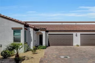 Photo #1: 2403543 Listing