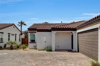 Photo #2: 2403543 Listing