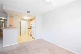 Photo #3: 2403556 Listing