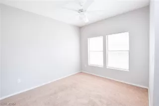 Photo #4: 2403556 Listing