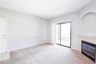 Photo #6: 2403556 Listing