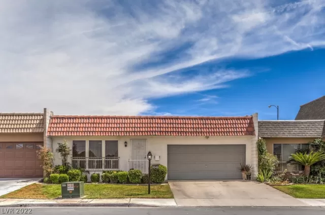 MLS: 2403570 Condo For Sale