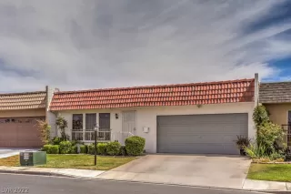 Photo #2: 2403570 Listing