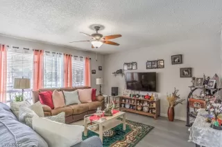 Photo #5: 2403570 Listing