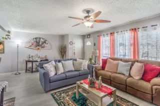 Photo #6: 2403570 Listing