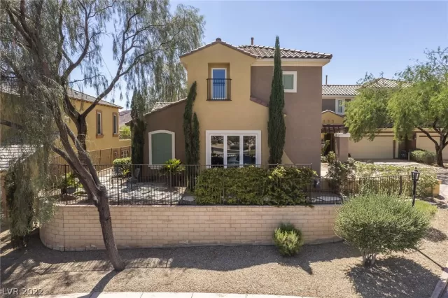 MLS: 2403572 Condo For Sale