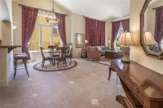 Photo #3: 2403572 Listing