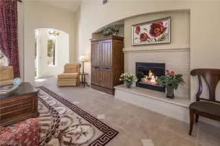 Photo #6: 2403572 Listing