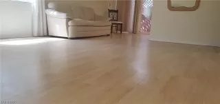 Photo #5: 2403576 Listing