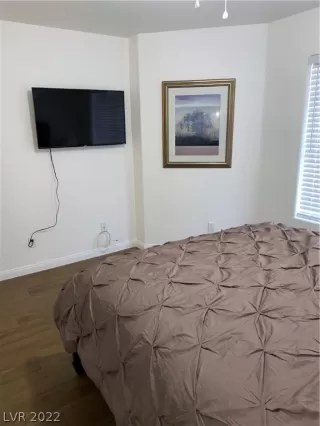 Photo #5: 2403611 Listing