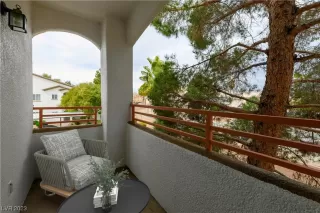 Photo #3: 2403613 Listing 