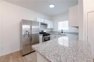 Photo #4: 2403613 Listing 