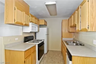 Photo #2: 2403616 Listing 