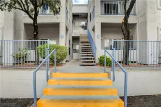 Photo #3: 2403625 Listing 