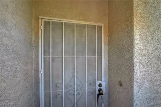 Photo #5: 2403665 Listing 