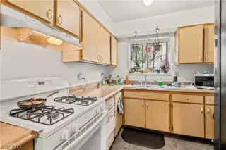 Photo #6: 2403667 Listing 