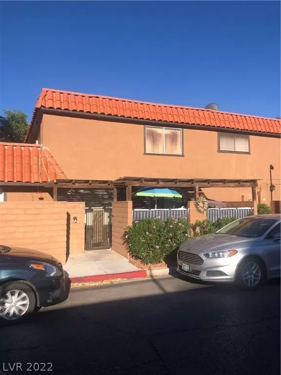 MLS: 2403673 Condo For Sale