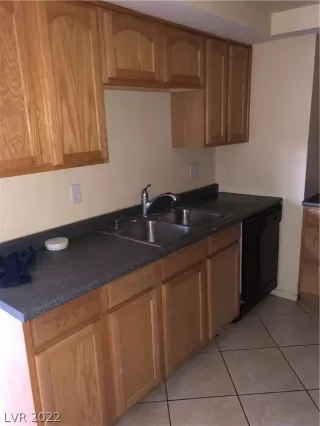 Photo #4: 2403673 Listing