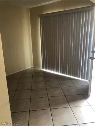 Photo #6: 2403673 Listing