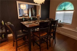 Photo #1: 2403674 Listing 