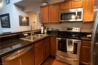 Photo #2: 2403674 Listing 