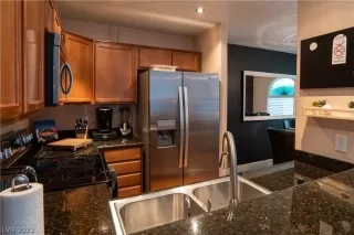 Photo #3: 2403674 Listing 