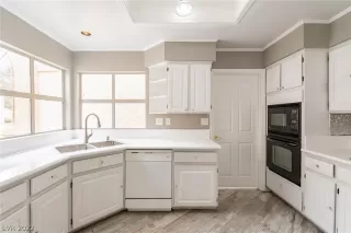 Photo #1: 2403683 Listing 