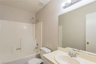 Photo #3: 2403715 Listing