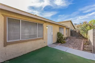 Photo #4: 2403715 Listing