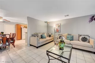 Photo #5: 2403718 Listing